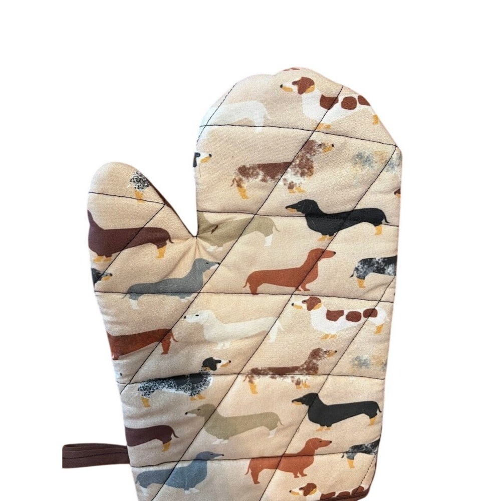 Dachshund Print Quilted Oven Mitt Tan Wiener Dog Animal Pattern Kitchen Mitt